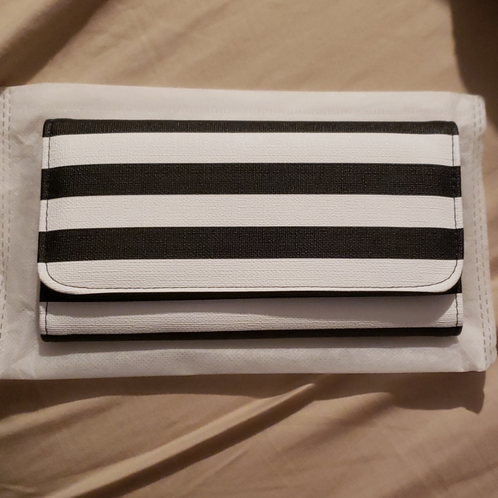 Vegan Leather Wallet - Kut From The Kloth